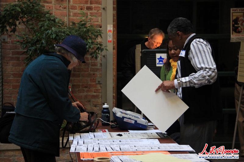 ͶƱվ�����ˆT�ˌ��x���C������BͶƱ�֪