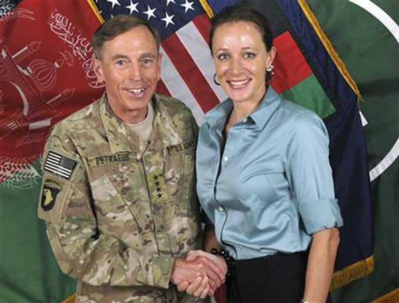 2012119(CIA)ǰL˵מ˹(David Petraeus)cԂ߲_¾S(Paula Broadwell)Ļعڮ(dng)oY(ji)˃HHm(x)14µ־L(z2007911գAʢD) DƬԴ·͸