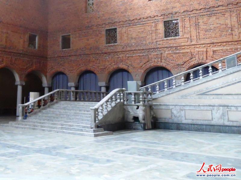 {(ln)dĘݱQ(chng)ǡȫm_(ti)AO(sh)Ӌ(j)(jng)׌ӷ(f)@(g)ݣ_ݵĸ߶Ⱥ͌׌˝M(mn)W(wng)ӛ ͤ z20125³