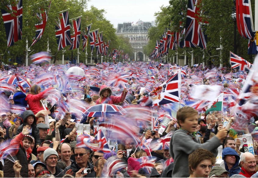 @c201265Ӣ(gu)Ůɯ׶ǻ60ꡰ@c䡱ϣؽֵĿgעҕڰ׽hm(yng)_(ti)ȺʾŮ(lin)/Sang Tan