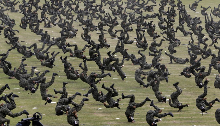 չʾ2012926n(gu)נϵuطN(du)ڵ64(g)܊(ji)c(dng)M(jn)мչʾ(lin)/Lee Jin-man