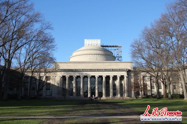 MIT10УLղķ˹ﰲ (James Killian)Ļﰲͥ (Killian Court)܇睿ʿţD_(d)ĵȿƌW(xu)޽wF(xin)MIT@ЩڿƌW(xu)ʷϽܳ