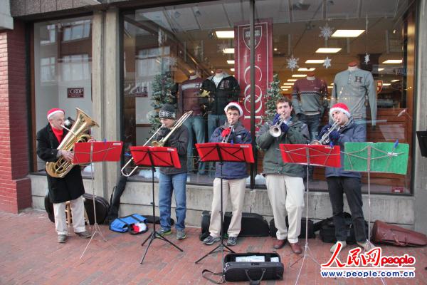 ƽ��ҹ��(l��i)�Rǰ�����V��(ch��ng)߅��Coop��ǰ��һЩ����������������ʥ�Q������������ֵı�����