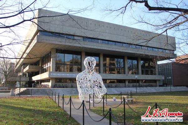 ˹�����D�W(xu��)���������Ǽ�������y�����o(j��)��Ʒ���������һ�w�ľC�όW(xu��)������(w��)��ǡ�