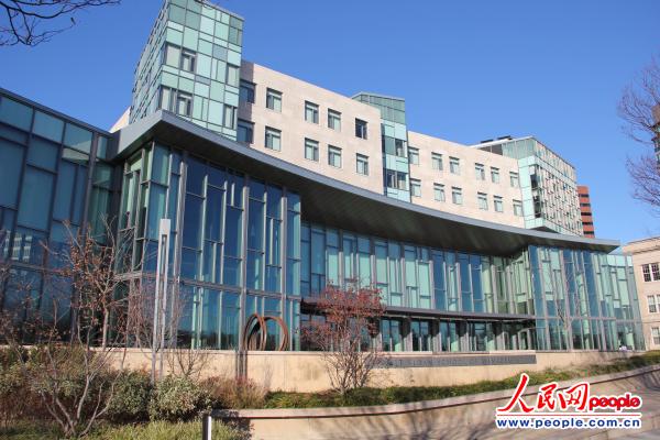 MIT�������׵¡�˹¡����W(xu��)Ժ������피���̌W(xu��)Ժ֮һ��ԓ�W(xu��)Ժ�l�R�頖˹�ӣ�����ԓУ��h(hu��n)���Ľ�����