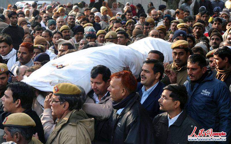 ��(d��ng)?sh��)ؕr(sh��)�g2012��12��25����ӡ���µ�����47�q�ķ�������Subash Tomar�ڷ���(qi��ng)��ʾ�����Ⱪͽ�����܂������t(y��)����ȥ�������⣬߀��һ���ҕӛ��Bwizamani Singh�ھ����(q��)�s����(qi��ng)��ʾ���ߕr(sh��)�����И����������DƬ��(l��i)Դ���|��IC ���(qu��n)���� �`�߱ؾ� ��