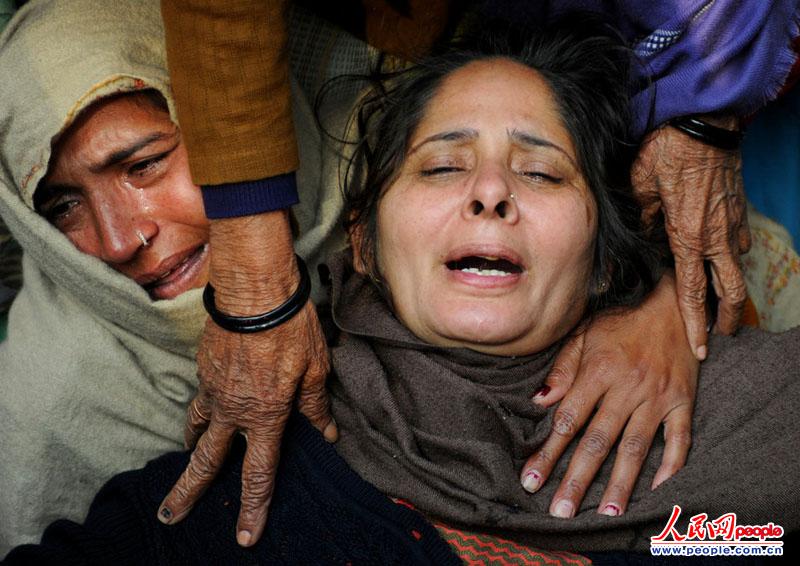 ��(d��ng)?sh��)ؕr(sh��)�g2012��12��25�գ�ӡ���µ�����47�q�ķ�������Subash Tomar�ڷ���(qi��ng)��ʾ�����Ⱪͽ�����܂������t(y��)����ȥ����������߀��һ���ҕӛ��Bwizamani Singh�ھ����(q��)�s����(qi��ng)��ʾ���ߕr(sh��)�����И����������DƬ��Դ���|��IC ���(qu��n)���� �`�߱ؾ� ��