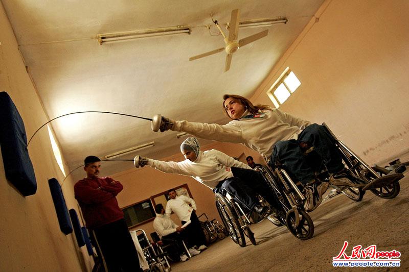 (dng)?sh)ؕr(sh)g20041211˰͸_(d)\(yn)(dng)TNadia Ali Abdel KarimǰcWafa JadwalM(jn)Ӗ(xn)(DƬ(li)Դ|IC (qun)УIñؾ)