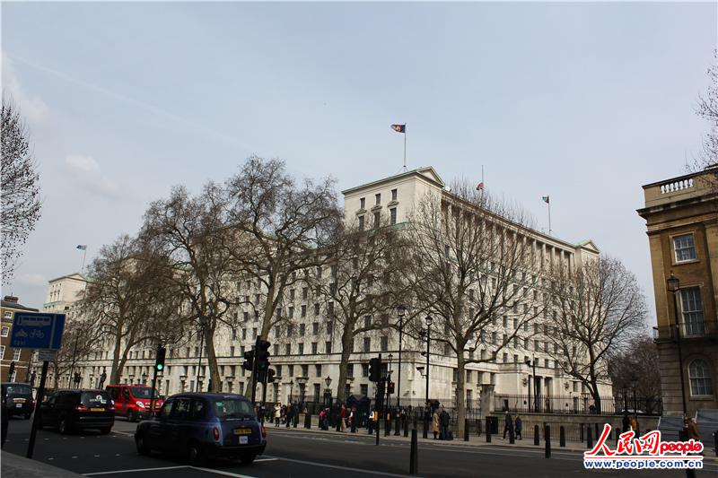 48Ӣ(gu)ǰРȥӢ(gu)T(mn)˰zӰ