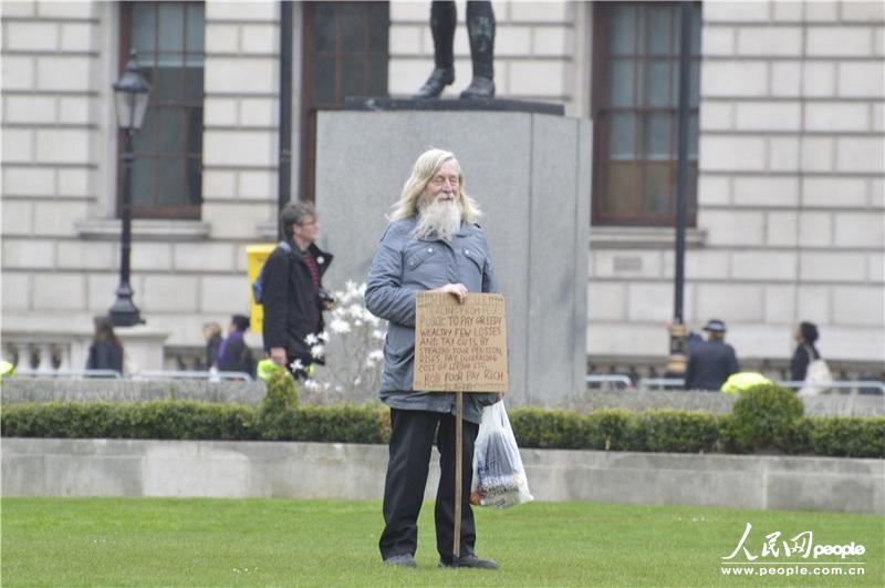 417Ӣ(gu)ǰРY hȺ zӰ