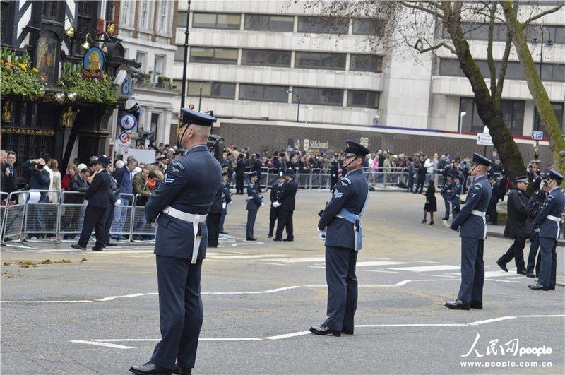 417Ӣ(gu)ǰРY x(du) zӰ