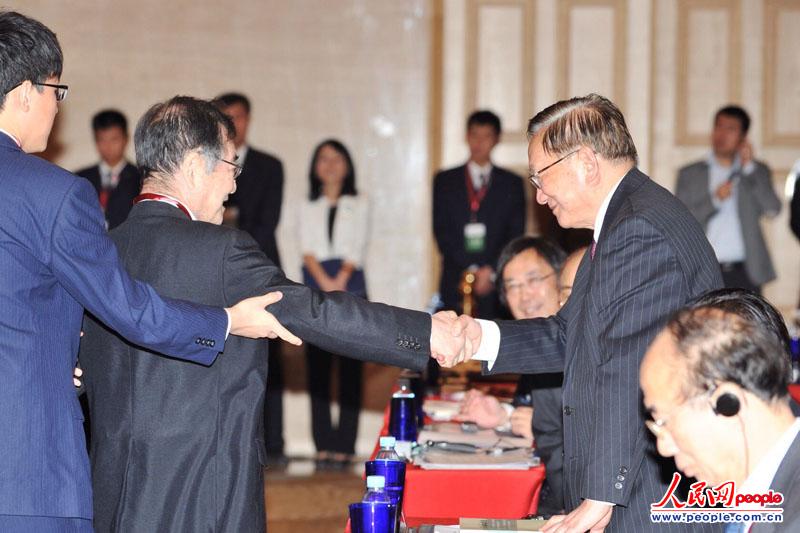 ǰ(gu)(w)ίTѺÅf(xi)(hu)(hu)L(zhng)ƼcѺÅf(xi)(hu)(hu)L(zhng)һ֣zӰ 