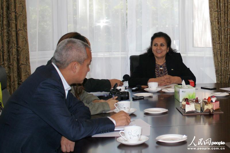 ������˹̹�v�A��ʹ���������������c�з������z�I֮·��������2��