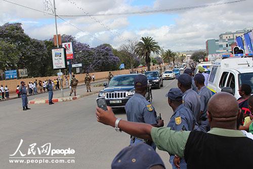 1214λϼ?gu)ūС?zhn)ķ񱊂ڵ·Ŀo(h)zw܇(du)zӰ Ȼ