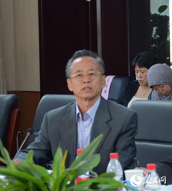 中國(guó)前駐伊朗大使劉振堂在“21世紀(jì)中國(guó)-伊朗絲綢之路研討會(huì)”上發(fā)言 (人民網(wǎng) 杜明明攝)