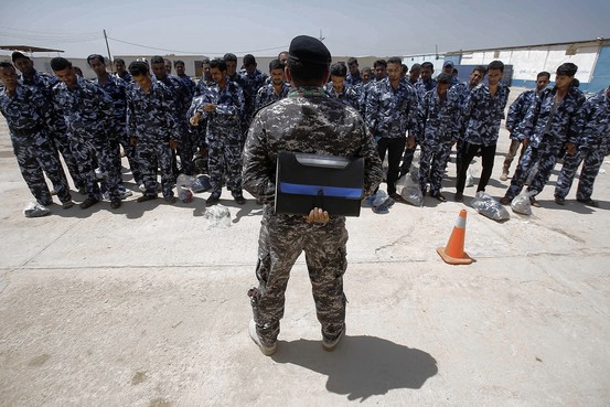 報(bào)名入伍的伊拉克志愿者