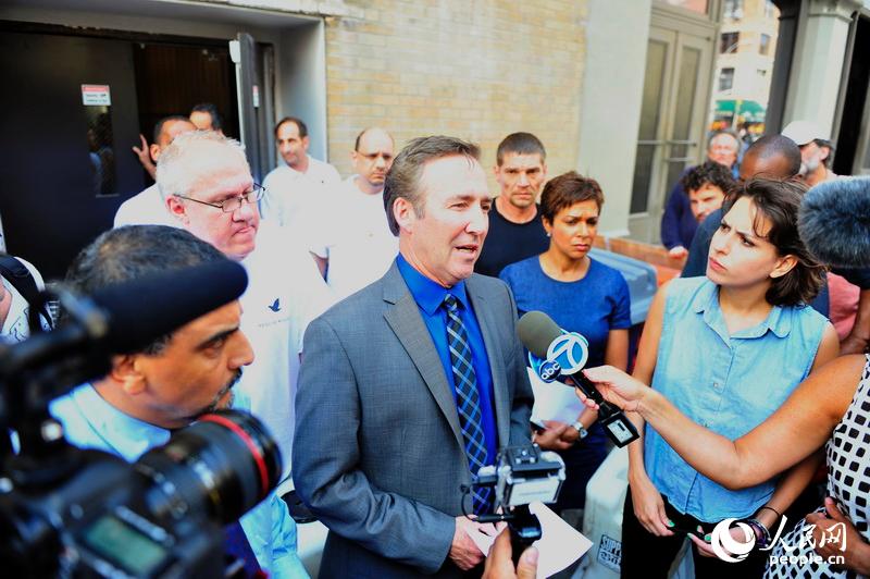 ~sԮ(hu)New York City Rescue Mission(zh)ж¿׸÷Ү˹Craig MayesǸQԮ(hu)cꐹ(bio)ͨf(xi){(dio)(do)cJ(rn)(hu)I(lng)F(xin) W(wng)~s  z