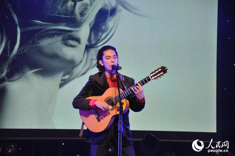 ϺMW(xu)֮ˇg(sh)(ji)ڳeЇFF(xin)ɫ