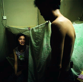 工棚里尷尬的夫妻生活