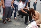 街邊擦鞋女的驚人一幕