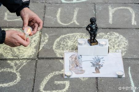 歐洲各地民眾沉痛哀悼比利時遇難者(圖)