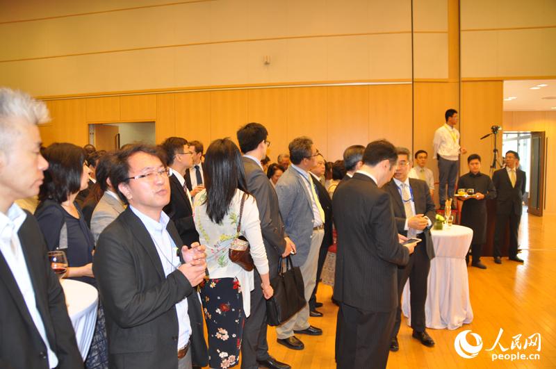 Ї⽻(hu)ՄԼvAʹ(ji)̽ýwȼs700˳ϯд(hu)