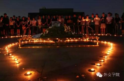 ӻ(dng)ώͬW(xu)Ҳͨ^Nʽˌ(du)ԺL(zhng)İ˼׷˼(dng)Y(ji)ʾ^ЅԺL(zhng)z־錢⽻W(xu)ԺɞһW(xu)ƴW(xu)҇(gu)⽻I(y)(yu)˲µؕI(xin)