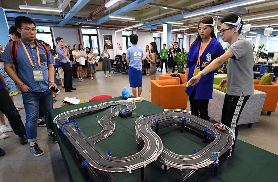 92ںݻ(lin)W(wng)(mng)С(zhn)һ҄(chung)¿Ƽ˾ˆTýwӛM(jn)Юa(chn)Ʒչʾ