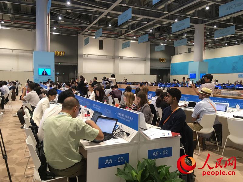 ӛ߈(bo)B20ݷ(hu)_Ļʽz