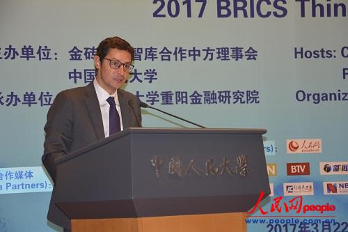 巴西駐華使館一等秘書卡洛斯 劉亞潔攝