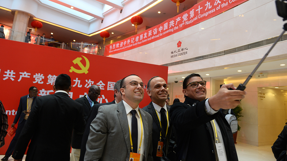 101824Їa(chn)hʮŴȫ(hu)ڱeУ_(x)ƽr(sh)Їɫ(hu)x˼Ěvʷλ_Їɫ(hu)xM(jn)r(sh)Ƅ(dng)(gu)͇HP(gun)ϵƄ(dng)(gu)\(yn)ͬw_r(sh)Їɫ⽻ĿĿ(bio)Їɫ(hu)xM(jn)r(sh)ζЇɫ(hu)x·ՓƶȡĻl(f)չչ˰l(f)չЇF(xin);Q}ؕI(xin)ЇǻۺЇ