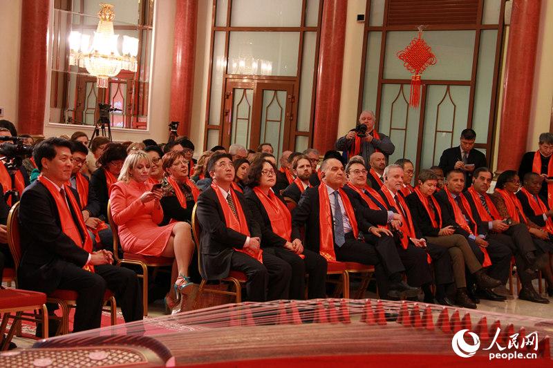 (dng)F(xin)(chng)W(wng)ӛ A z