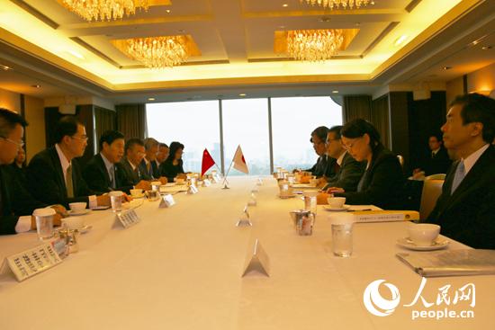 中國商務(wù)部部長鐘山與日本經(jīng)濟(jì)產(chǎn)業(yè)大臣世耕弘成會(huì)談現(xiàn)場(許永新 攝)