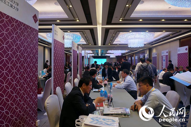 մW(xu)УL(zhng)Ҋ(hu)F(xin)(chng)