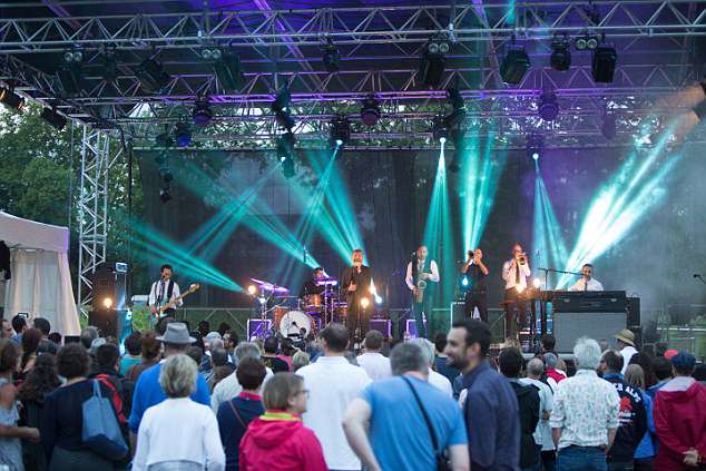 多國(guó)音樂(lè)團(tuán)體參加此次音樂(lè)節(jié)。