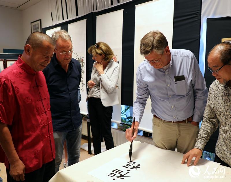 ������ǰ��(j��ng)��(j��)�l(f��)չ�����L�_�{�¡���˹�جF(xi��n)���W(xu��)���˕�����ӛ���Ώ��z