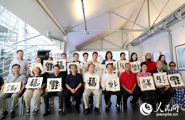 �D�鷨�м��e���_Ļʽ�F(xi��n)�����������չʾ���Ǖ����Ҍ��ĸ��֡��׷��z