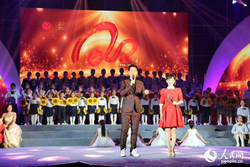 �����ҕ�_(t��i)�ك��l�������˹�ͬ�����˓P(y��ng)�������p�Z(y��)�W(xu��)У20����У�c������