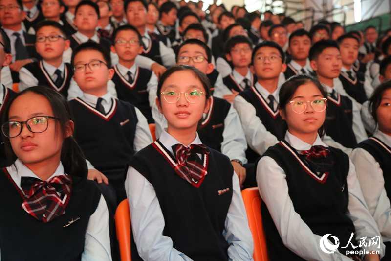 ���ӓP�������p�Z�WУ20����У�c��ͬ�W����