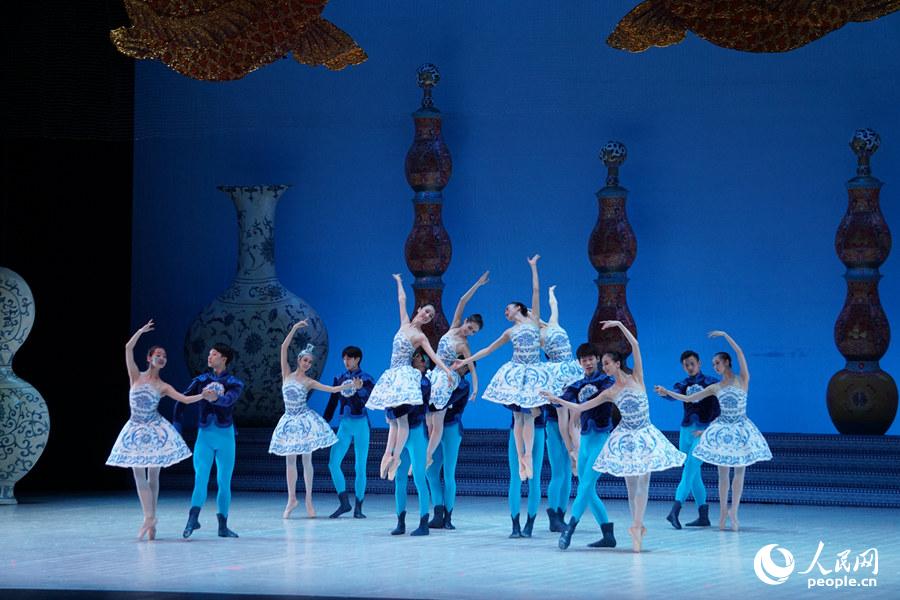 �赸�݆T�����໨���L(f��ng)��ķ��b���w��컔z