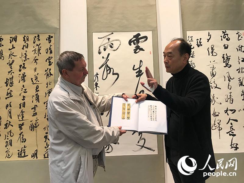 �ȷ�ˇ�g(sh��)�Ҹ���ӭ�鲼�_��˹�����_���v���Ї�������