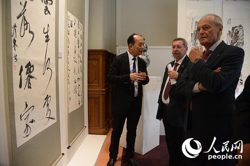 ���������e�^�����|���������Ї�ˇ�g(sh��)�R��վ���}չ�[�е��ȷ�������Ʒ�����x �z