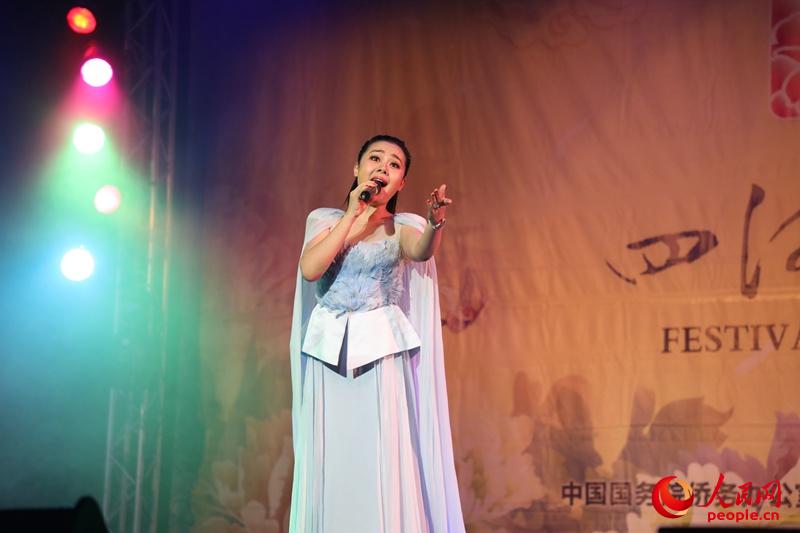  ĺͬs(ni)˹ݳ쾧Ŀ