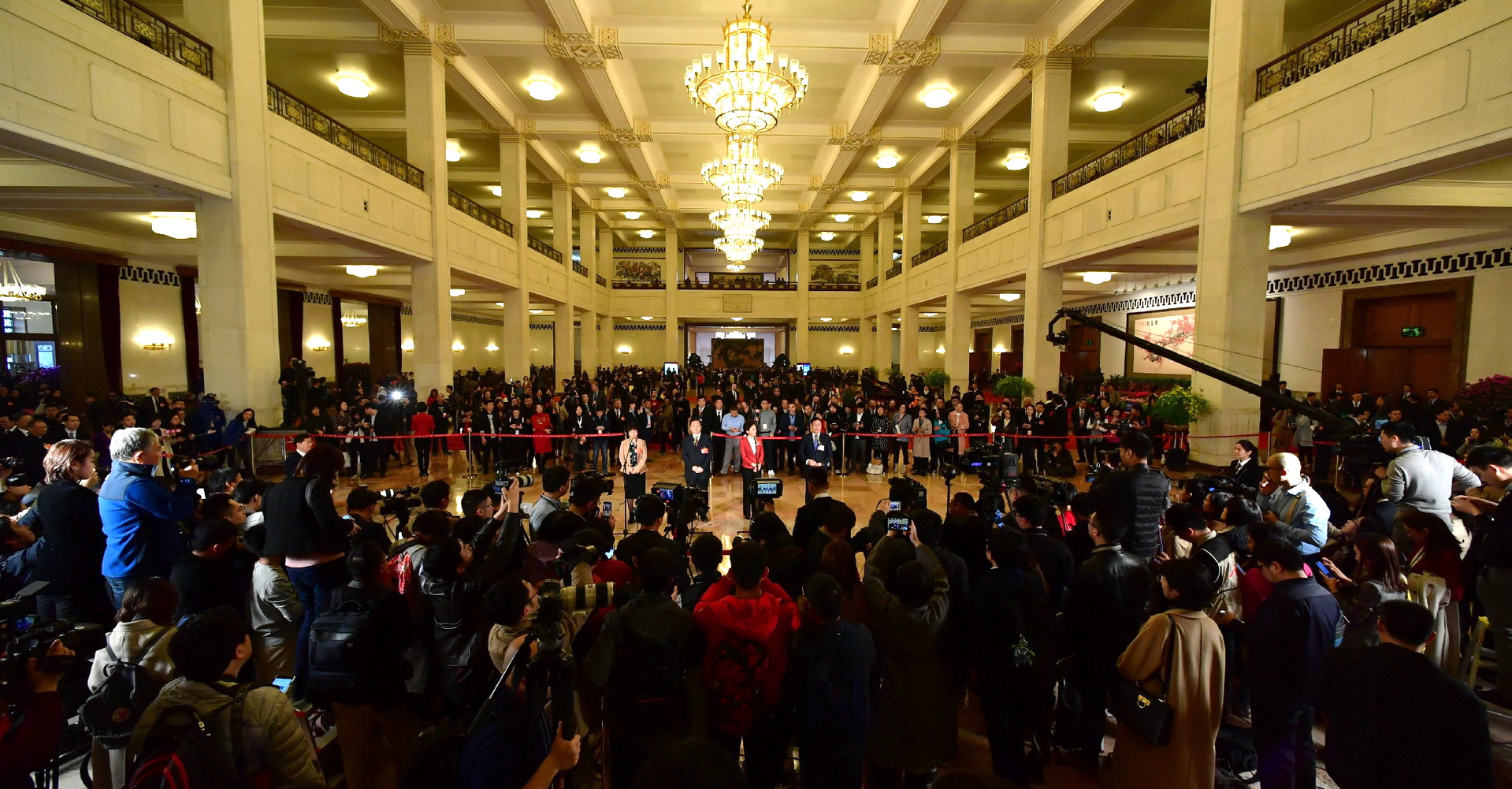 ȫf(xi)ʮöΕ(hu)h׈ίTͨ                    ȫf(xi)ʮöΕ(hu)h׈ίTͨ3314:00(hu)һd(c)eС9λȫf(xi)ίTӛ߲L