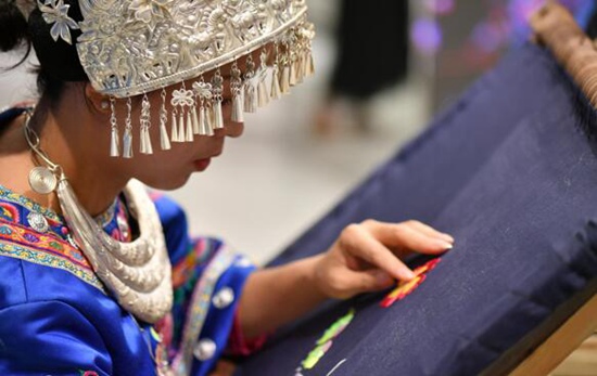 “傳承新生”湘西苗繡公益項(xiàng)目在滬啟動(dòng)