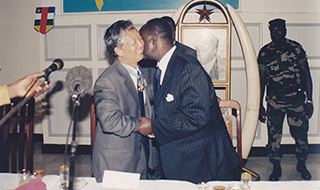 Їǰvзǡ¡ʹ   ķҪ⽻ T⽻ 1971҇އ̧M(lin)χ2000зǺՓ(chung)зP(gun)ϵõl(f)չ񣬳˹ʿmһ53އҾcЇ^vʷއҲ_yһЇԭtڷģx_v⽻ˆTğoηغDŬԔ顿