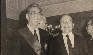 Їǰvʹ   ңHv⽻L(fng) 19558£K(lin)Ī˹ƇHP(gun)ϵW(xu)Ժ_ʼW(xu)(x)⽻I(y)196010䵽⽻ֱ19963⽻xg⽻޴˾˾Lvʹ⽻ČW(xu)(x)͹L_40ҲҊCSĚvʷԕrԔ顿