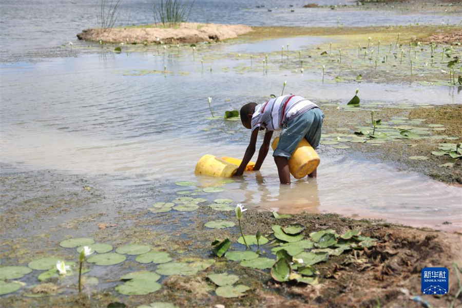 323գһкڿ၆Ƶһ(g)(ch)ˮO(sh)ʩȡˮ(lin)χ(gu)˵x(w)f(xi){(dio)kҽշQ֮(jng)v(yn)ظɺȁ၆Rг^(gu)1300f(wn)R(yn)ؼZʳȫλڿ၆?wn)|Ļƿڽ(jng)v@(chng)(zi)ȱ(chng)ˮƿѽ(jng)ʧȥ˴s9500^21.9f(wn)R(yn)IAӛ x z