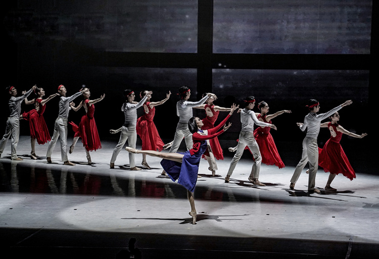 《百年紅梅傲雪開》劇照。中國駐哥倫比亞大使館供圖