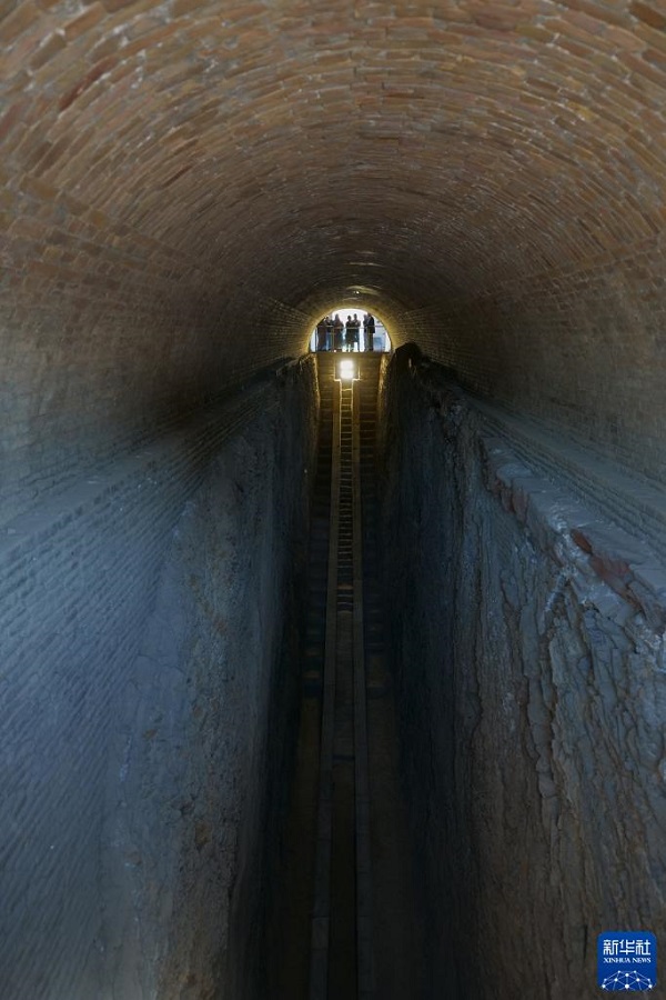 93˂ڞƝe˹̹Rأ_[